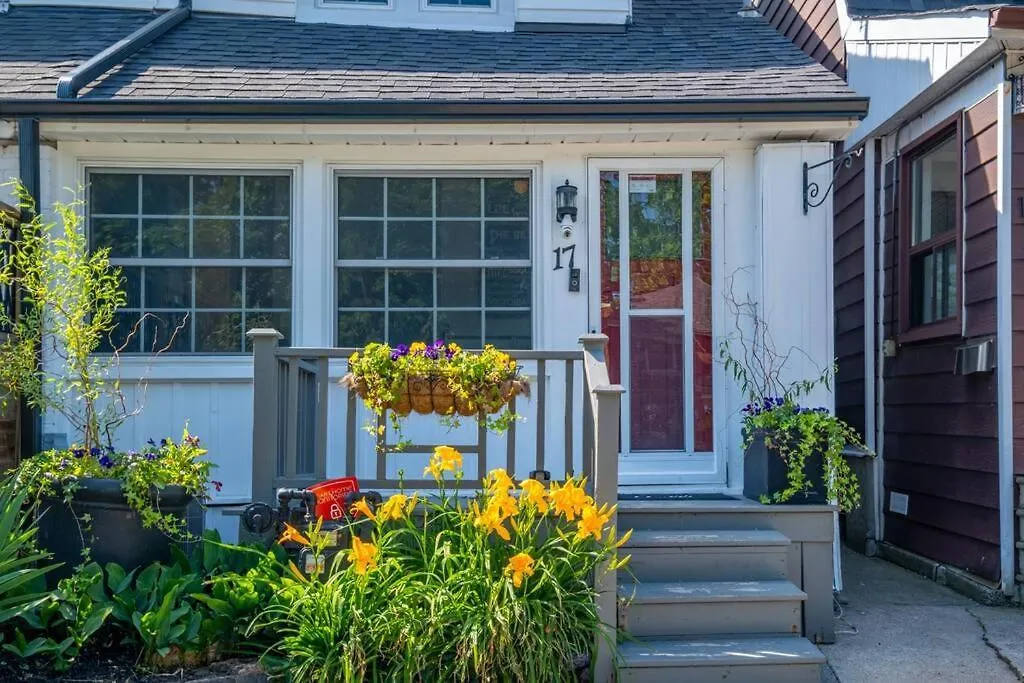 Holiday home Charming Beach Retreat Villa Toronto Canada