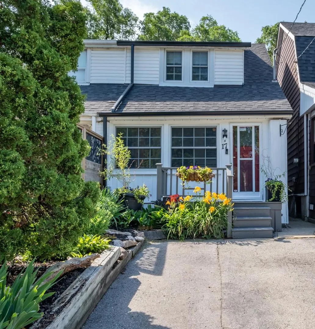 Charming Beach Retreat Villa Toronto